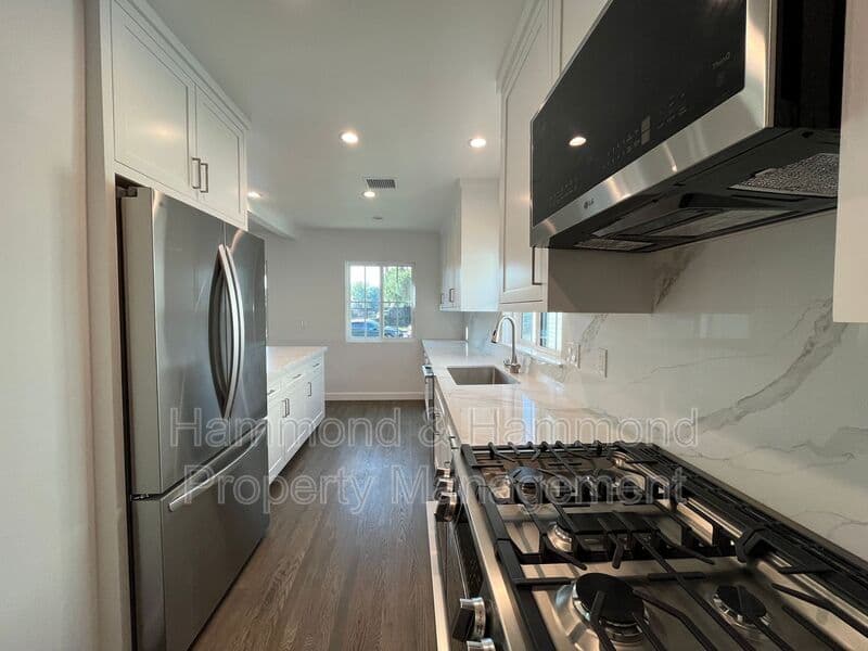 Sherman Oaks House: 13607 Huston St.