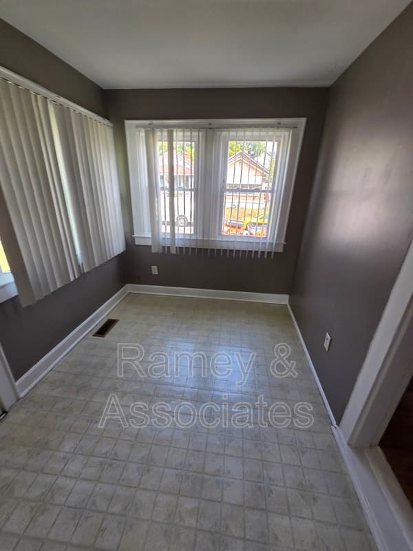 Louisville House: 3220 Grant Ave