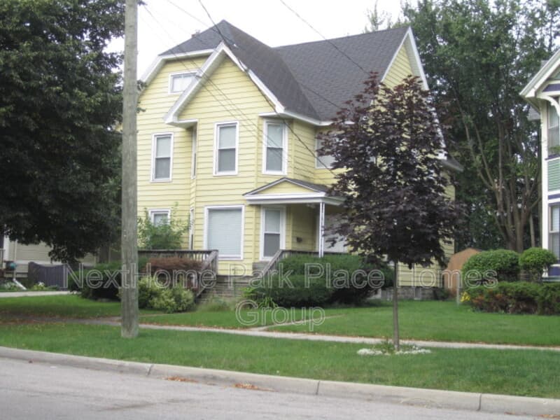 Bay City House: 407 N. Lincoln St. - 1