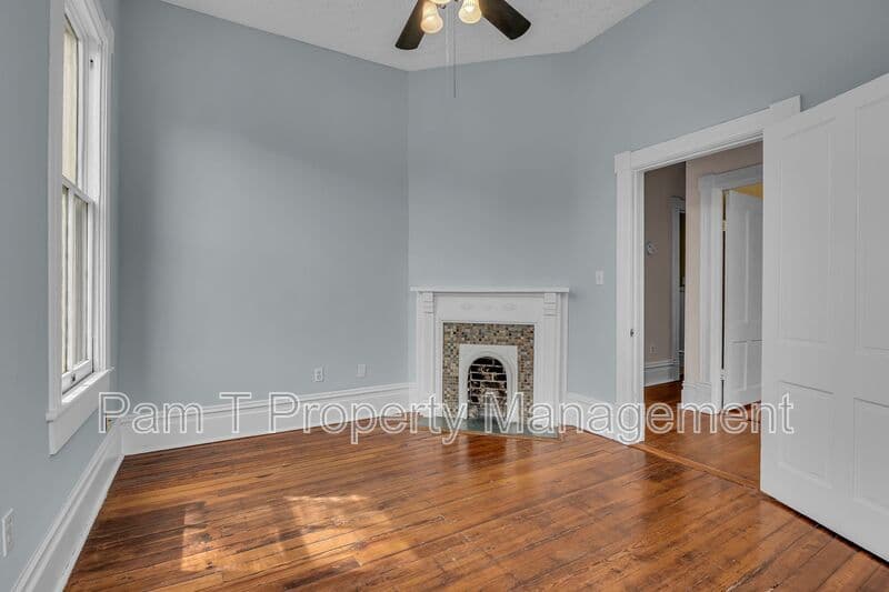 Savannah House: 201 W 37th St