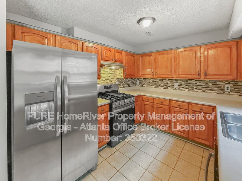 Hampton House: 10867 Knotty Pine Pl