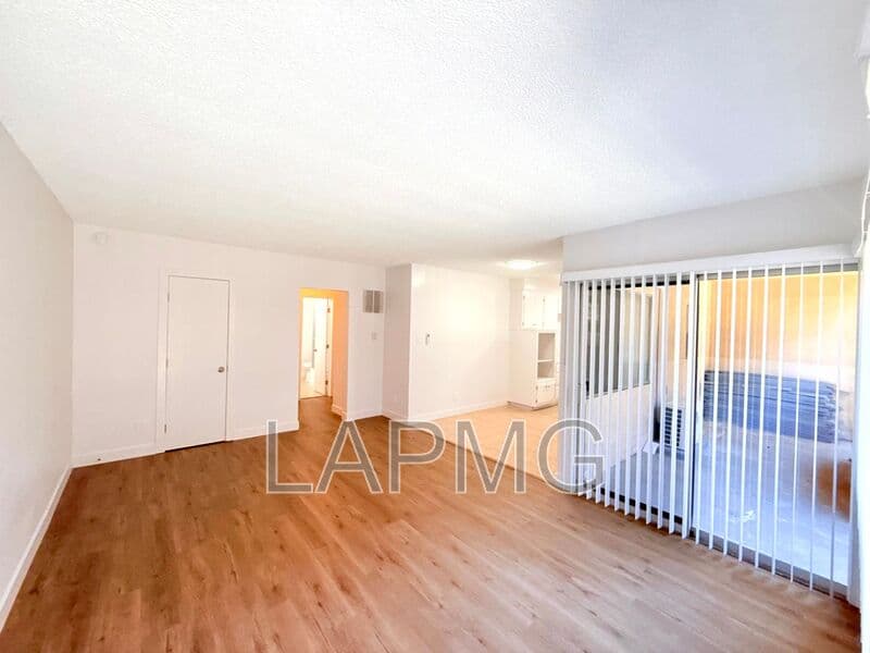 Inglewood House: 853 W Beach Avenue