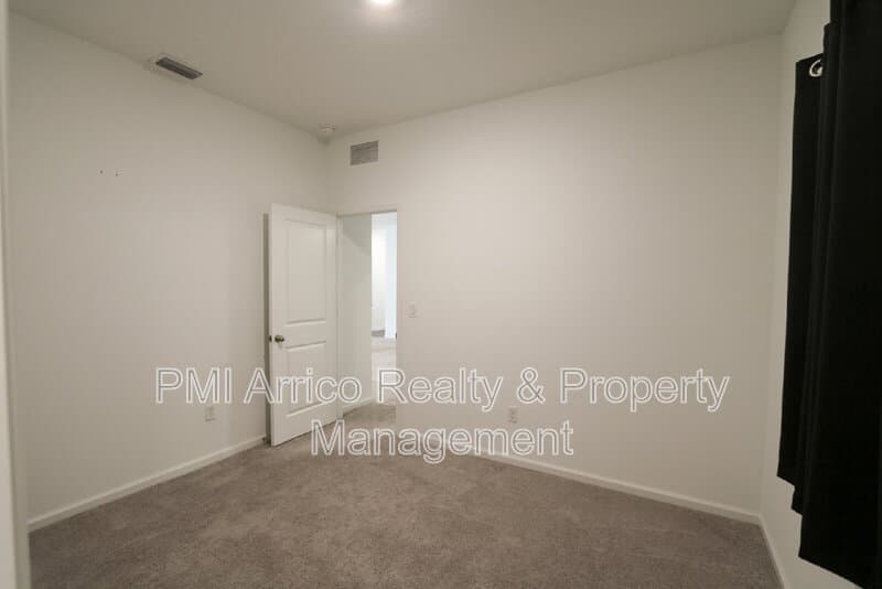 Zephyrhills House: 35552 Shade Fern La