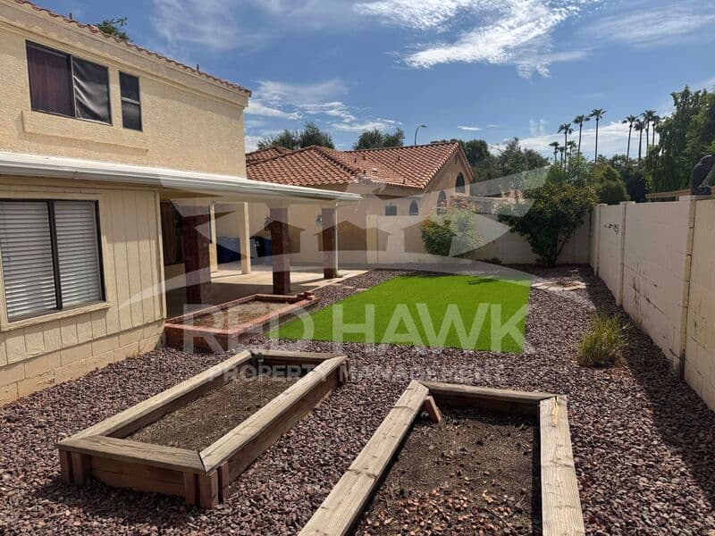 Tempe House: 25 W La Vieve Ln