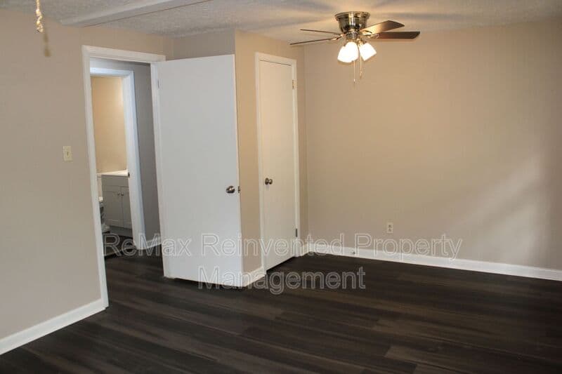 Aiken House: 3328 Vaucluse Rd.