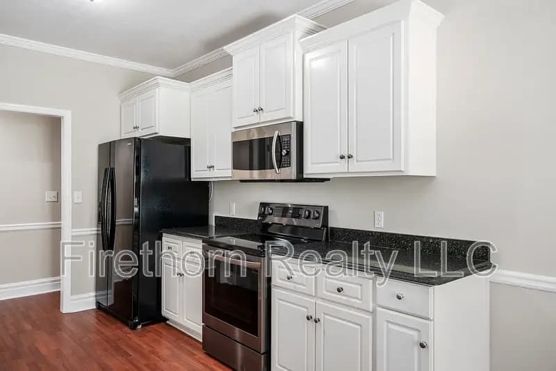 North Augusta House: 932 Sudlow Lake Road
