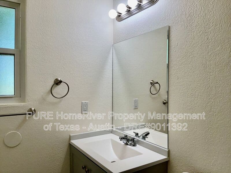 Round Rock Condo: 418 Parkhill Cv