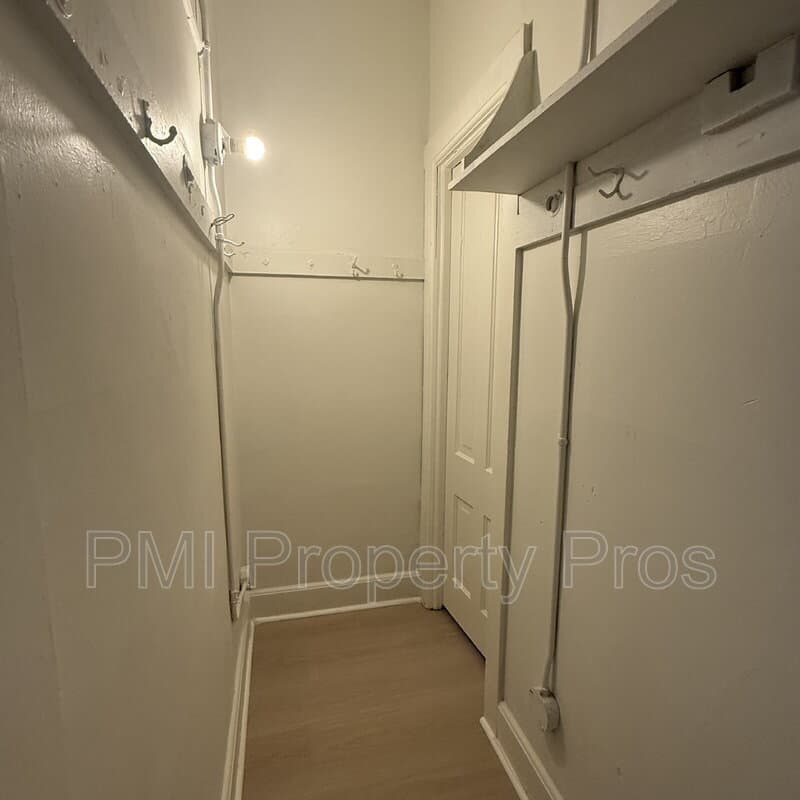 Milwaukee Condo: 2016 W Clybourn St
