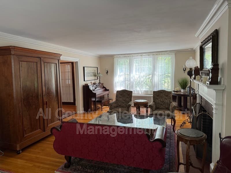 Beverly House: 38 Baker Ave