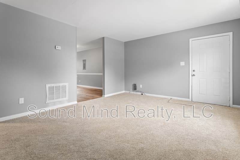 Rocky Mount House: 1403 Sportsman Trail