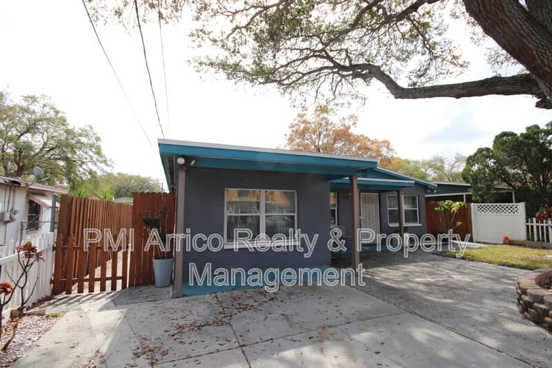 Tampa House: 1918 W Walnut St