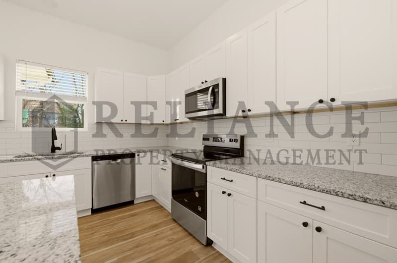 Valley Center House: 701 E Elmwood St