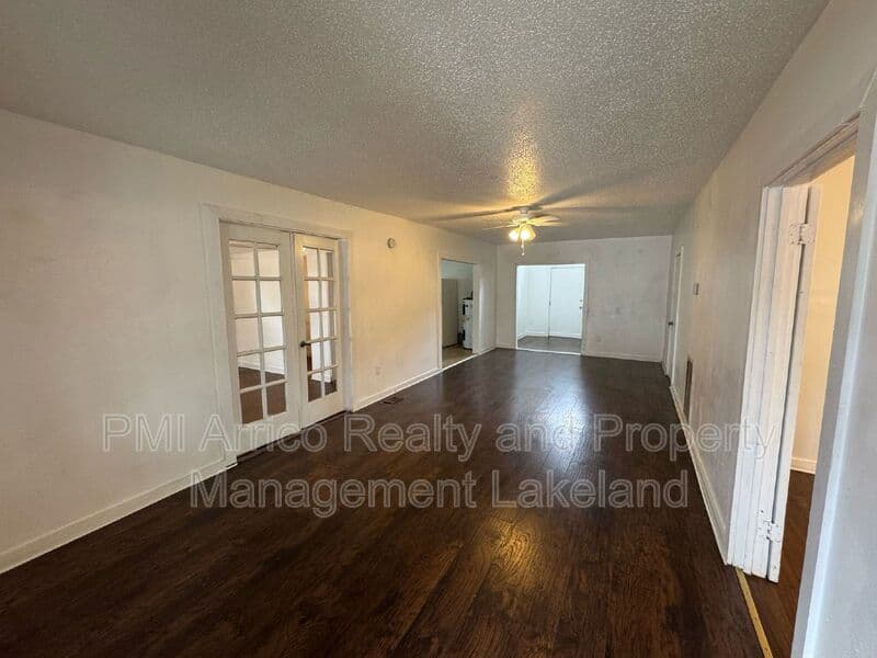 Lakeland House: 5608 Old Highway 37
