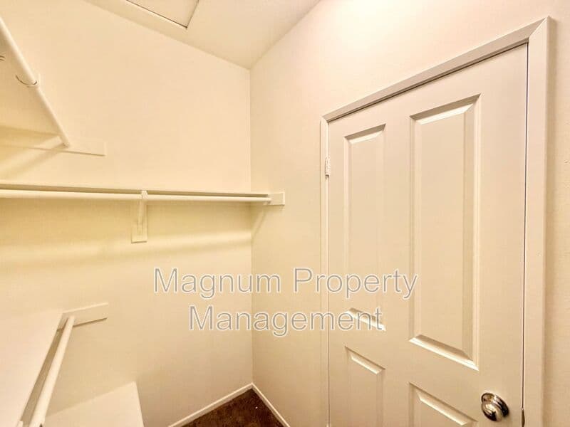 Murrieta House: 35792 Hazelhurst St