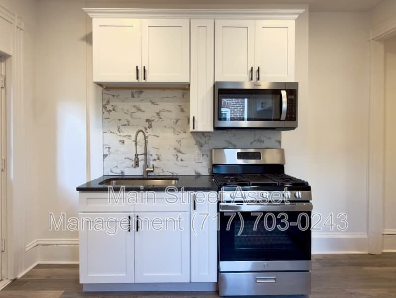 Lancaster Condo: 15 S Ann