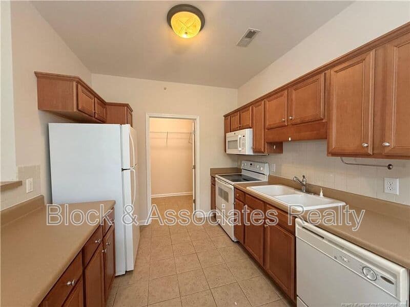 Fayetteville Condo: 635 Marshtree Lane