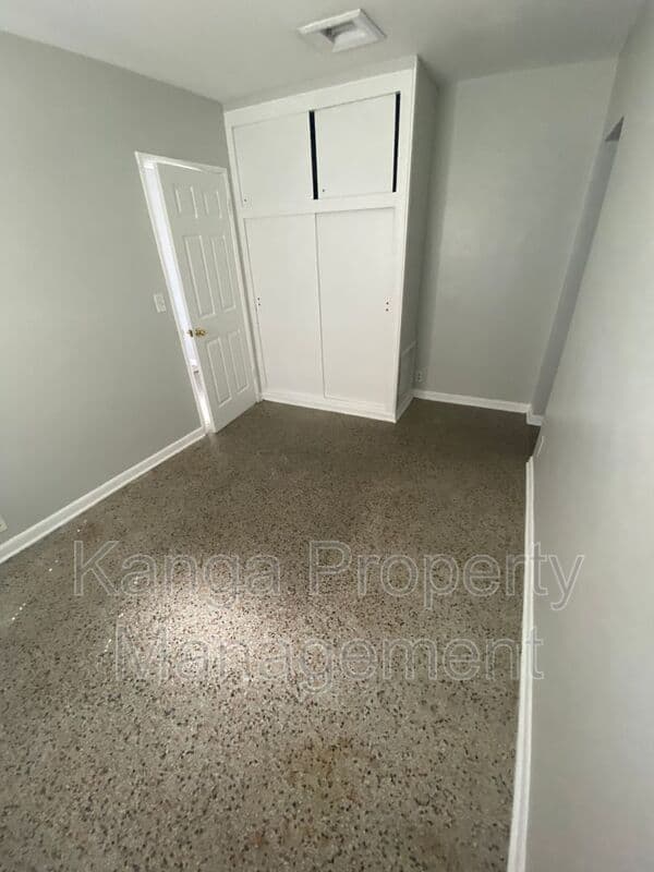 West Palm Beach House: 3716 Henry Ave