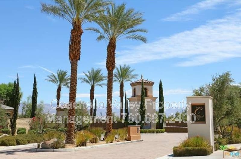 Cathedral City House: 511 Via Assisi