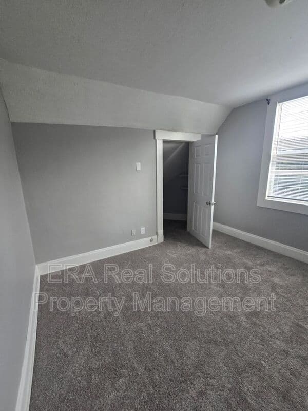 Columbus House: 49 S. Harris Avenue