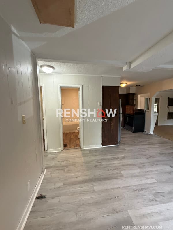 Lexington House: 450 Bedwell St