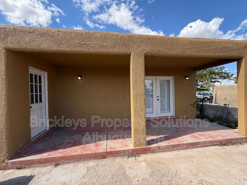 Albuquerque House: 5608 Drake Ave NW