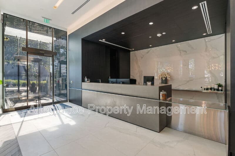 Mclean House: 1650 Silver Hill Dr