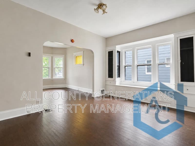 Cleveland Condo: 2812 E 117th St Down