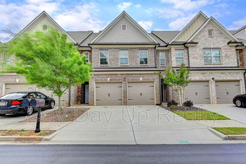 Suwanee House: 5605 Bright Cross Way