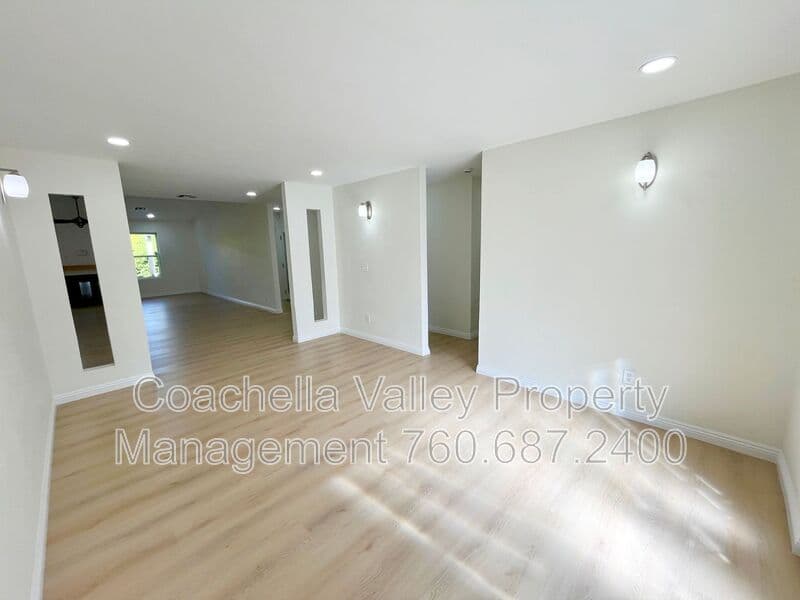 Palm Springs House: 372 W Dominguez Rd