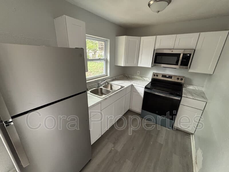 Lake Wales House: 2436 Lilly Street