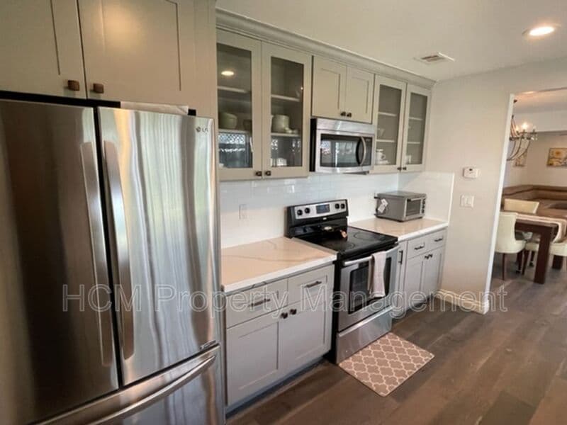 Irvine House: 3651 Claremont St