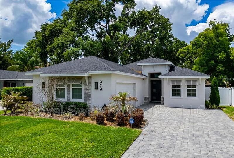 Lakeland House: 929 Clearview Avenue