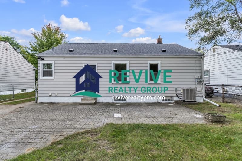 Garden City House: 31234 Barton Street