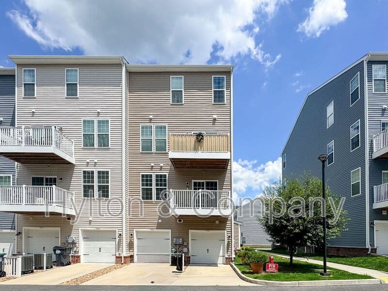 Richmond Townhome: 5920 Whitehurst Ln