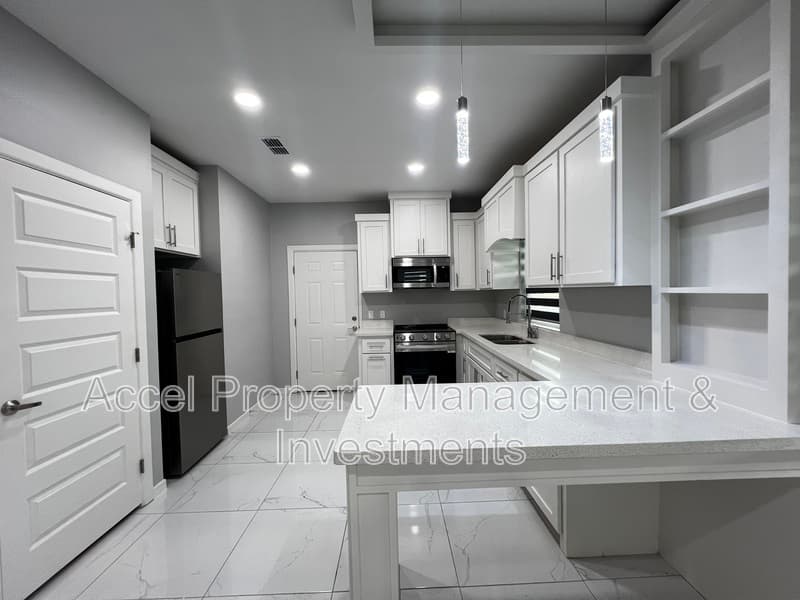 Alamo Condo: 1122 Country Club Drive