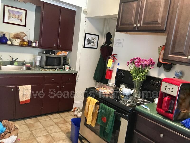 Burlington Condo: 122 Buell st - A
