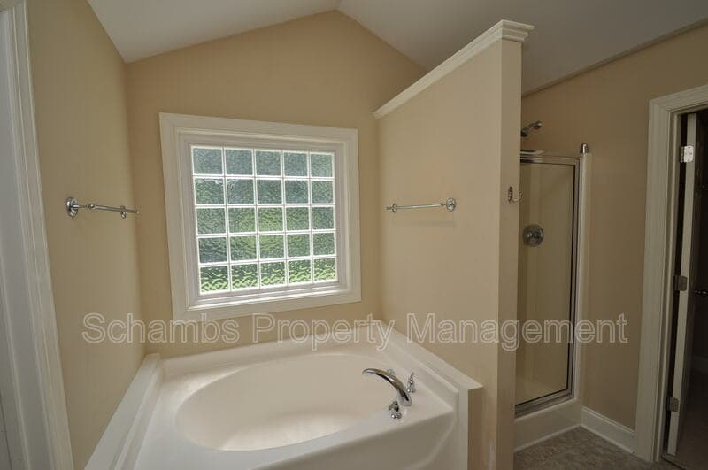 Holly Springs House: 409 Braxman Ln