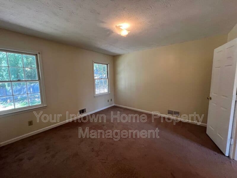 Stone Mountain House: 5291 Ridge Forest Dr.