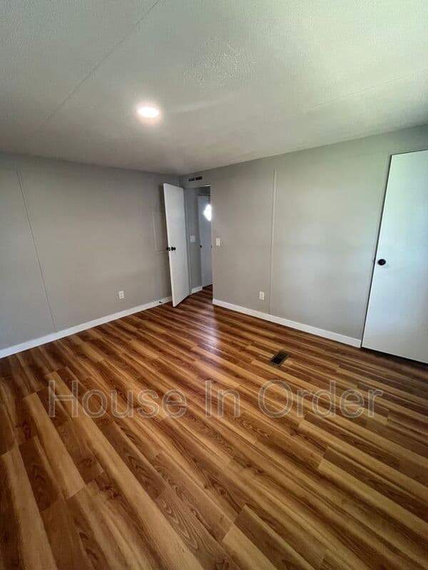 Waynesville House: 51 Cactus Drive