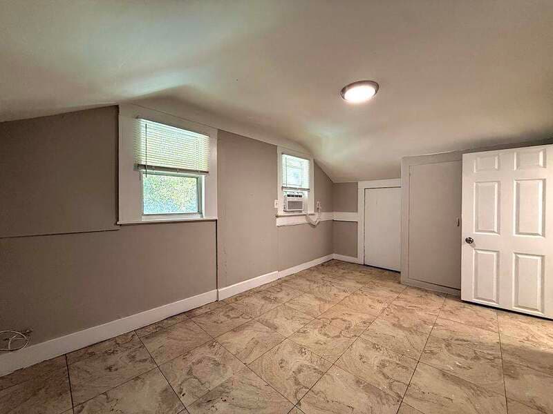 St. Petersburg House: 975 13th Avenue South