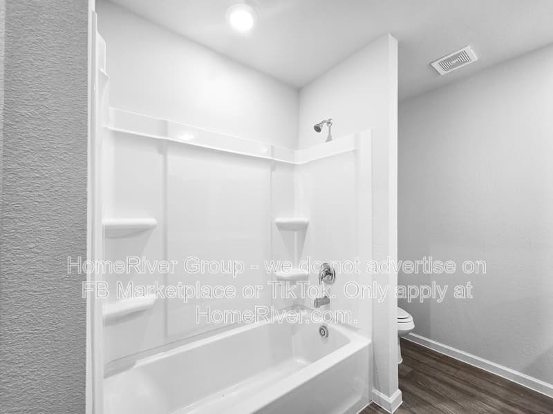 Granbury House: 137 Bluebonnet Way