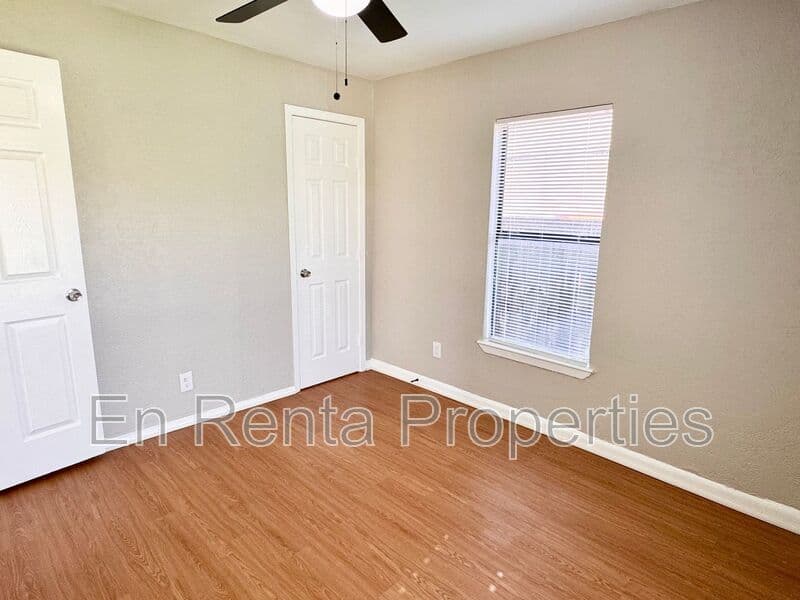 Fort Worth House: 525 Hammond St.