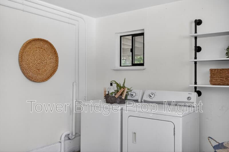 Fair Oaks House: 3937 Orangewood Dr