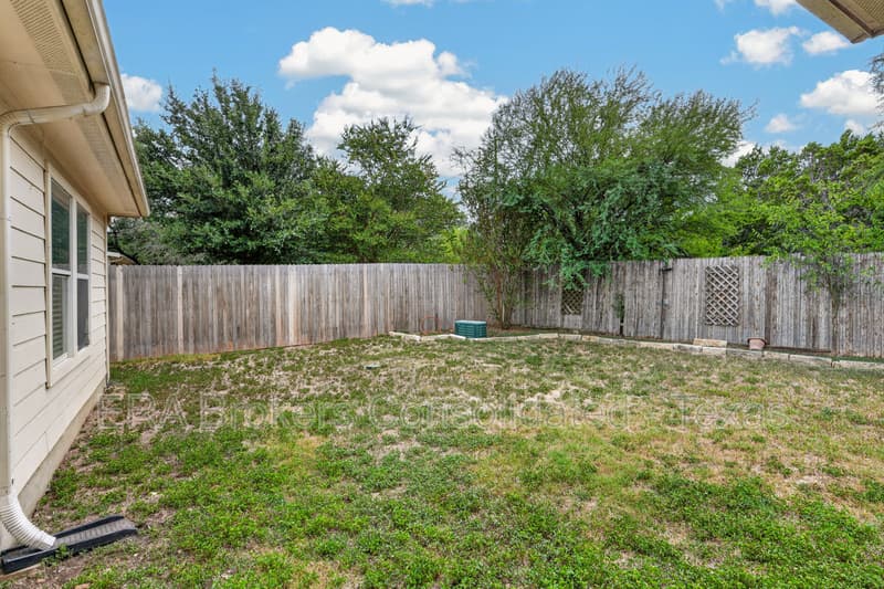 San Antonio House: 5938 Southern Knoll