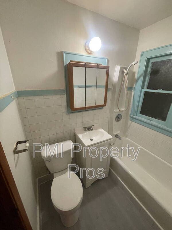 Cudahy Condo: 3432 E Cudahy Ave