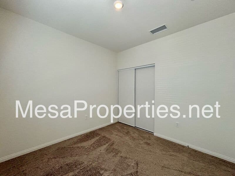 Victorville House: 10638 Sea Venture Way