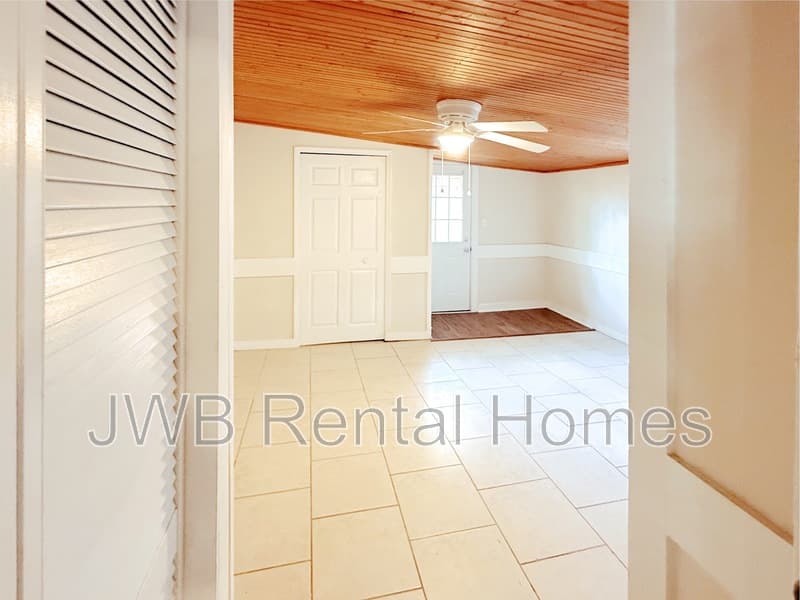 Jacksonville House: 3869 Concord St