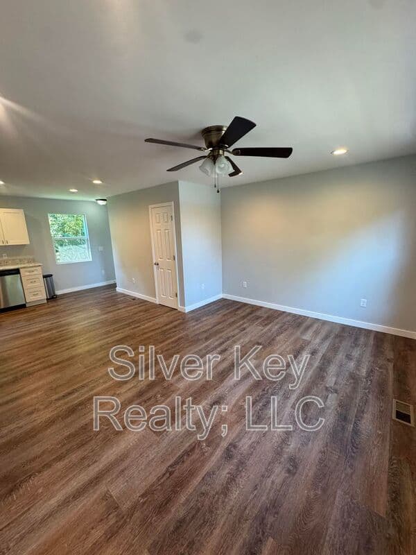 Athens House: 1603 Hutsell Drive