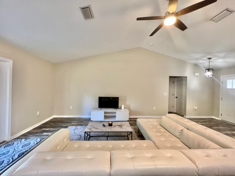 Crestview House: 6193 Anchors Drive