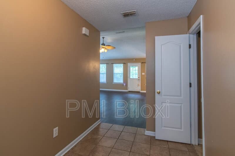 Gulfport House: 14045 Dunnbarton